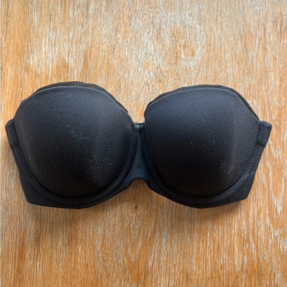 Black strapless bra